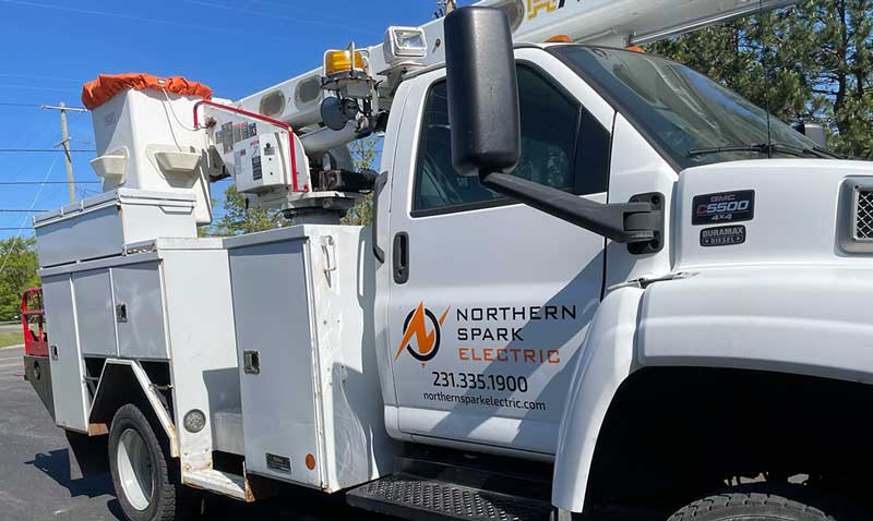 bucket-truck-lance